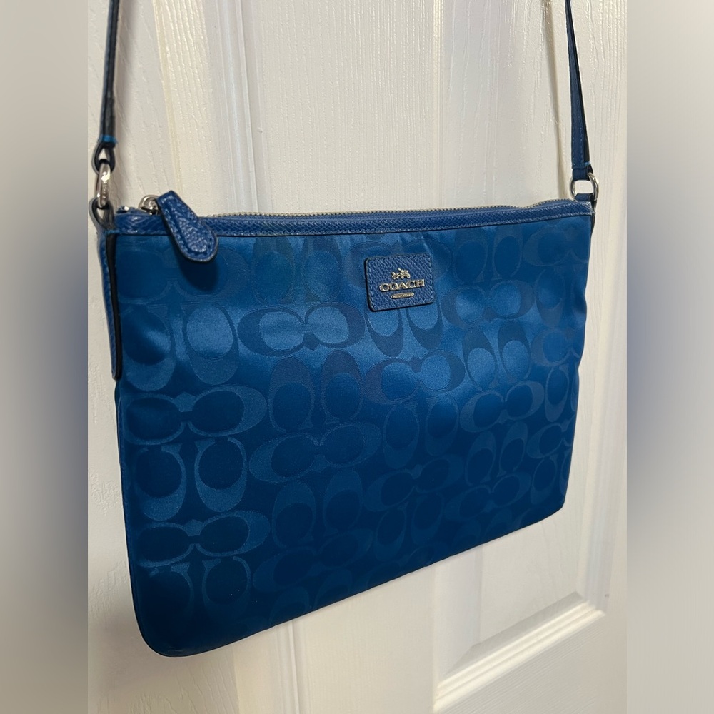 NEW w/Tag Coach Crossbody Bag/Purse. GORGEOUS Peacock Blue! Adjustable strap.